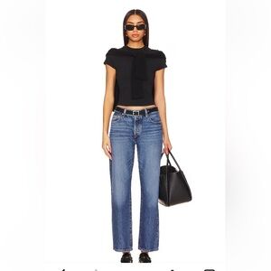 Levi's Middy Straight leg In Medium Wash Mid Rise Straight Leg Size 30